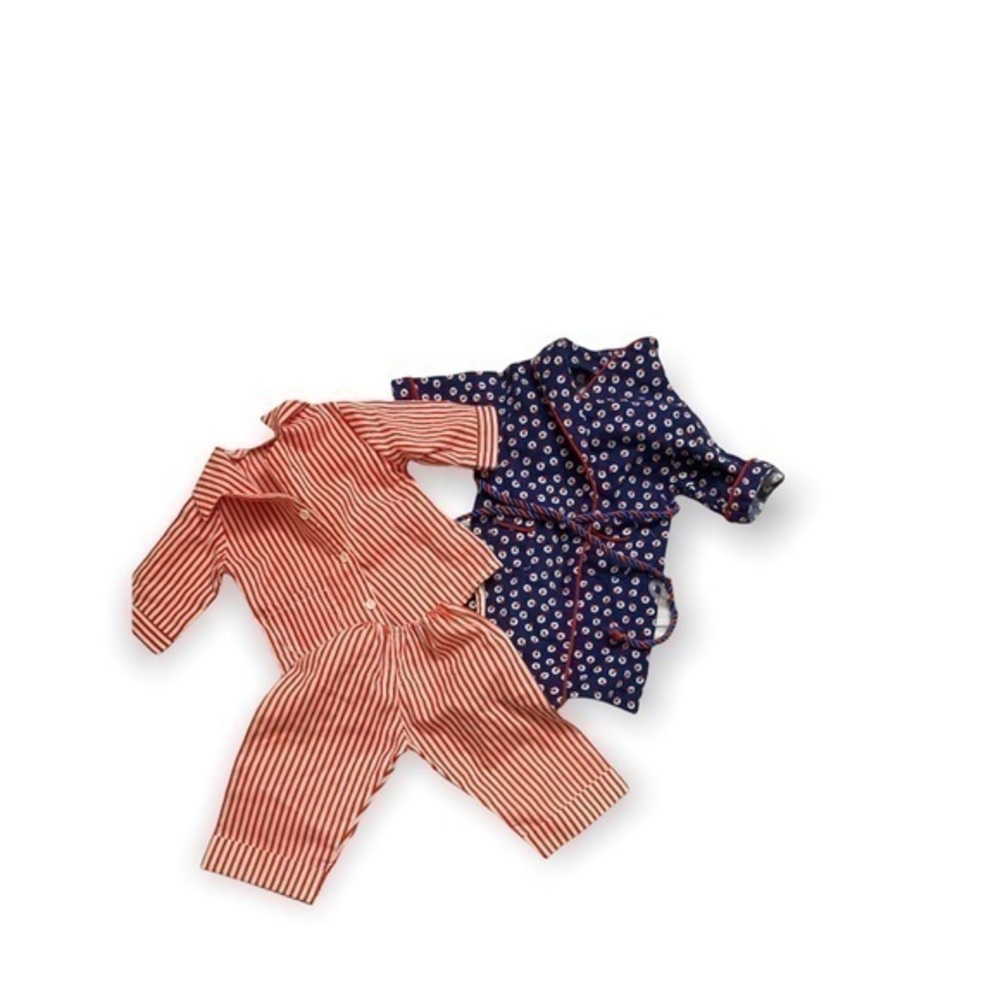 American girl doll pleasant company Molly pjs and robe